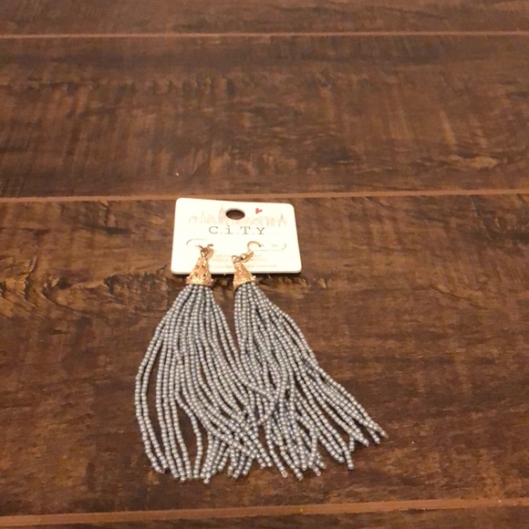 Jewelry - FINAL ⬇️Grey tassel earrings